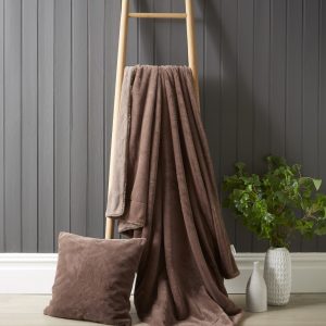 Luxury Ultra Plush Rabbit Faux Fur Throw 130cm x 180cm With a Velvet Fleece Reverse. Available in a range of colours