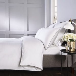 Luxury Hotel Quality 400 Thread Count 100% Cotton Duvet Cover & Pillowcase Set With Contrasting Piped Edge Detail